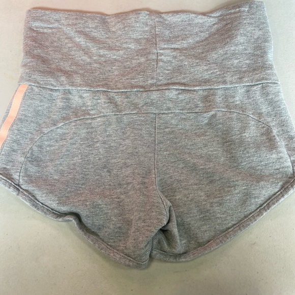 3/$25 ♻️ GUC very short Adidas 9-10Y/US S Shorts. - Picture 3 of 4